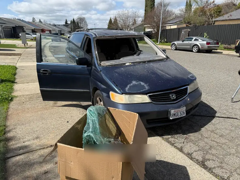 Honda windshield and glass work by Very Smooth Auto Glass