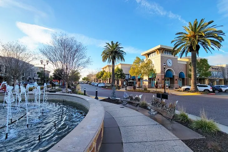 The Fountains shopping district in Roseville, California