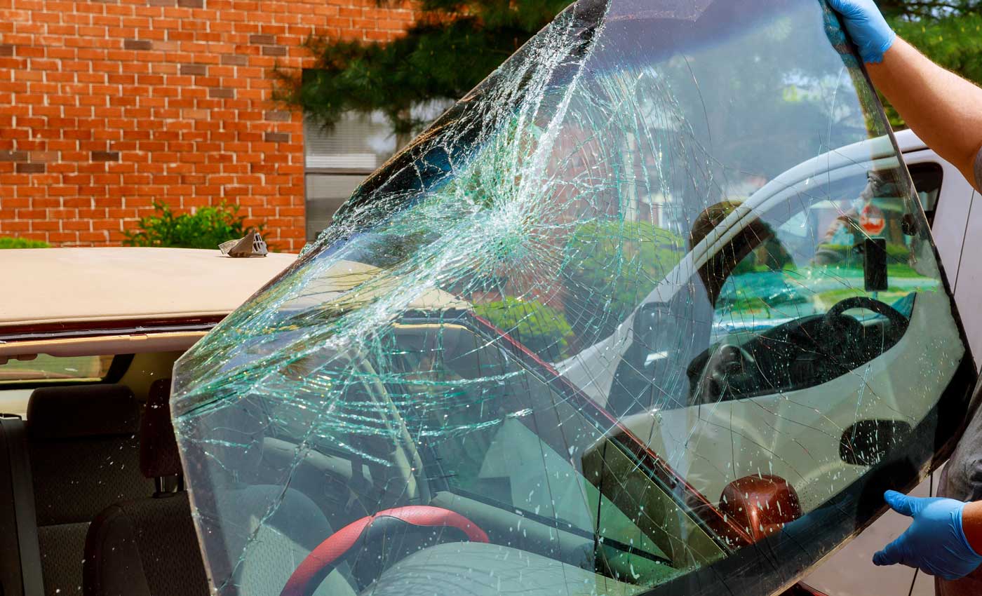 How to Handle Windshield Damage After a Car Accident - Very Smooth Auto Glass